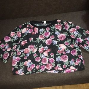 Cropped flowered top in very good condition.